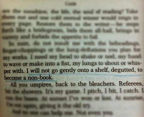 British Novelist Jeanette Winterson Set Her Own Republished Books on Fire in Protest of “cosy little domestic&nbsp;blurbs”